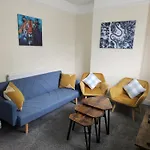 Doncaster Serviced Accommodation - Apartments - 3 Bed House-Close To A1 & M18 - Contractors - Business Travellers - Families