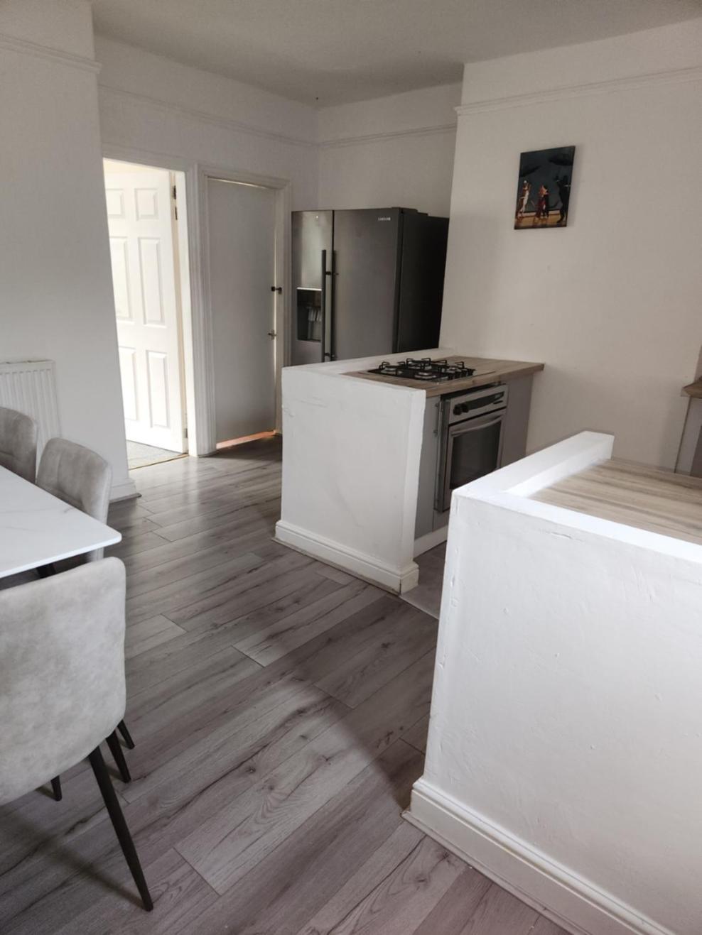Serviced - - 3 Bed House-close To A1 & M18 - Contractors - Business Travellers - Families Doncaster