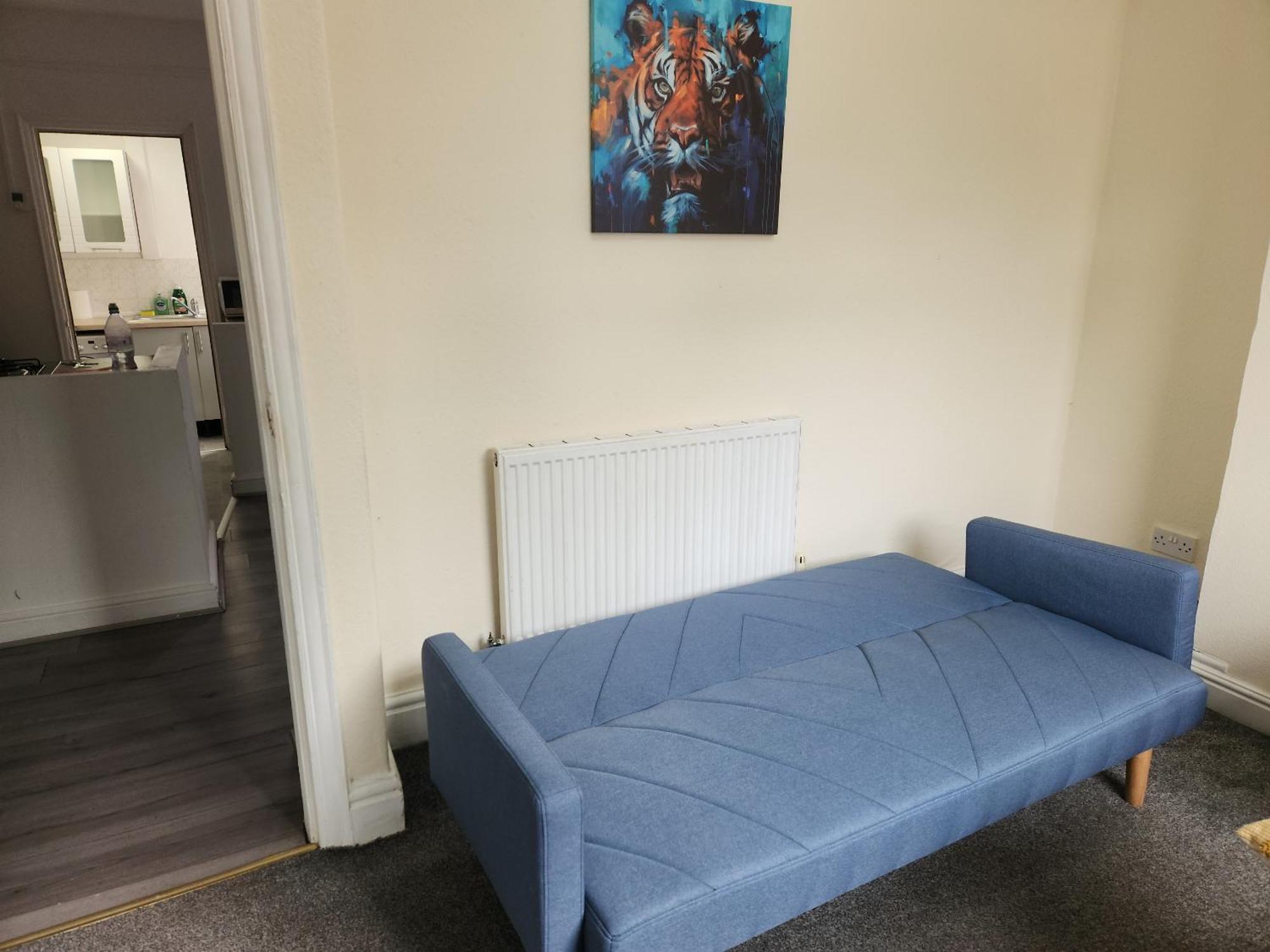 Serviced - - 3 Bed House-close To A1 & M18 - Contractors - Business Travellers - Families Holiday home *