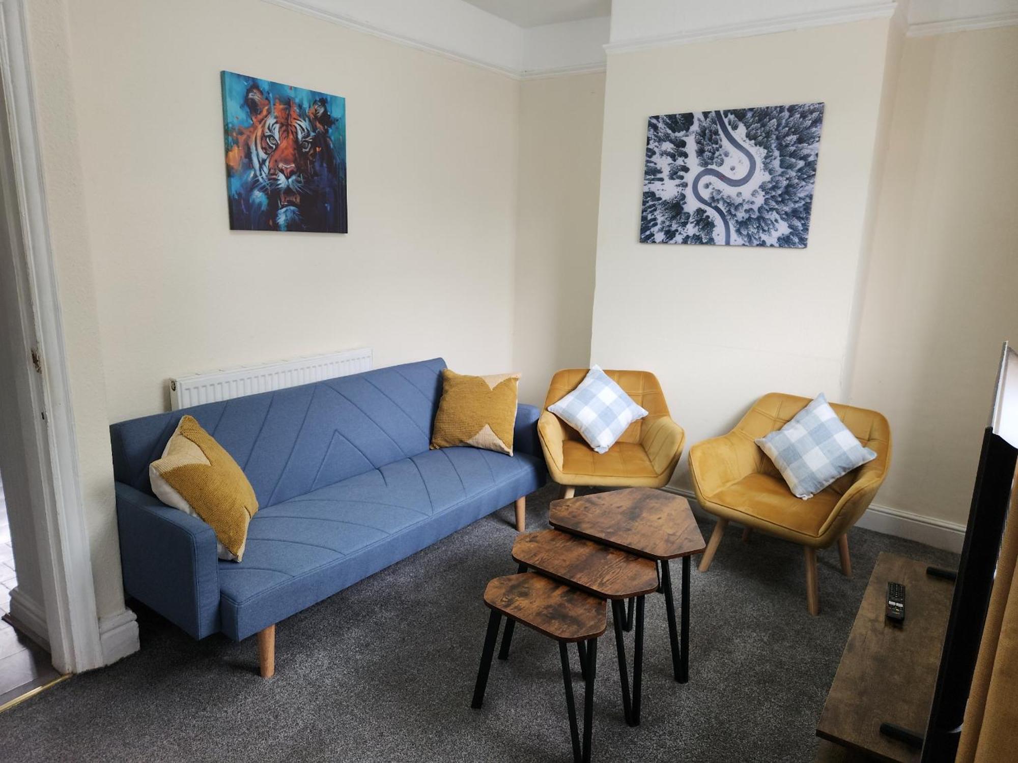 Holiday home Serviced - - 3 Bed House-close To A1 & M18 - Contractors - Business Travellers - Families Doncaster