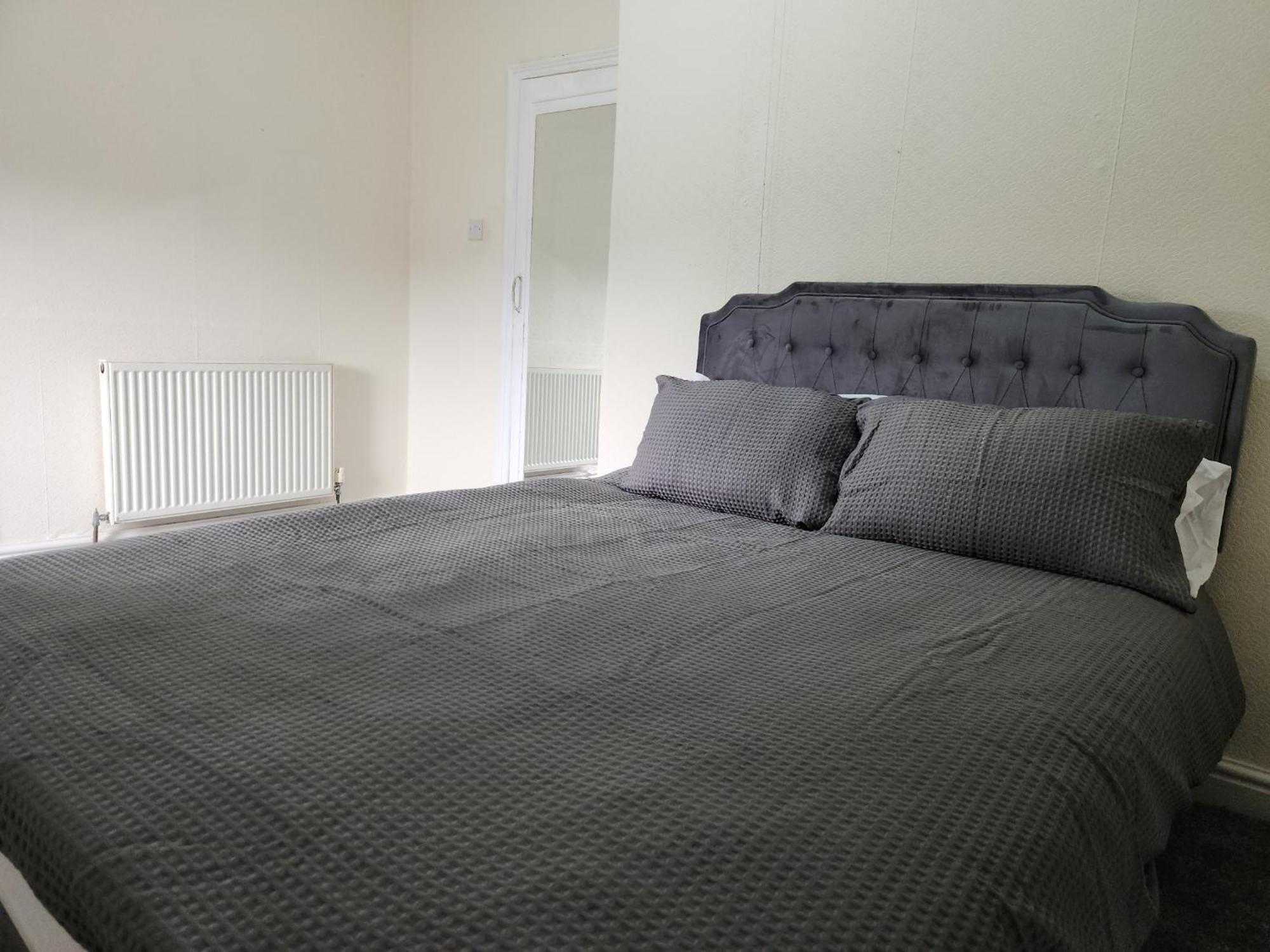 Holiday home Serviced - - 3 Bed House-close To A1 & M18 - Contractors - Business Travellers - Families
