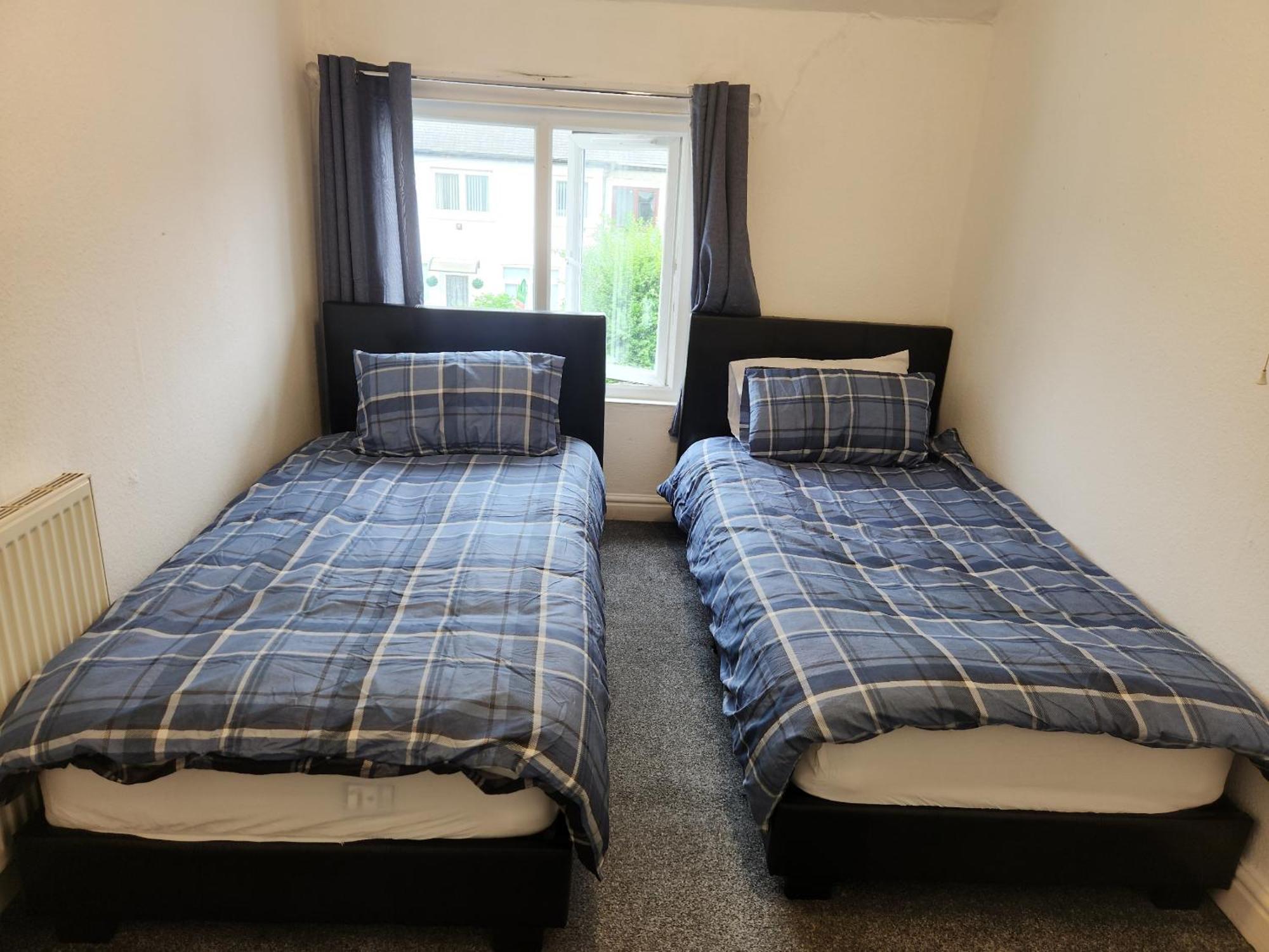 Serviced - - 3 Bed House-close To A1 & M18 - Contractors - Business Travellers - Families * Doncaster