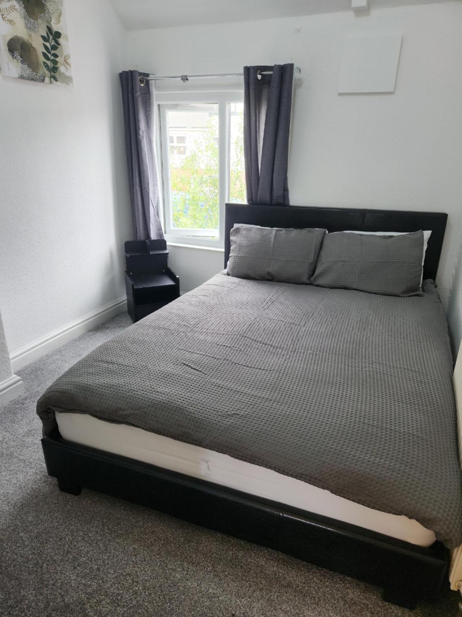 Serviced - - 3 Bed House-close To A1 & M18 - Contractors - Business Travellers - Families Doncaster